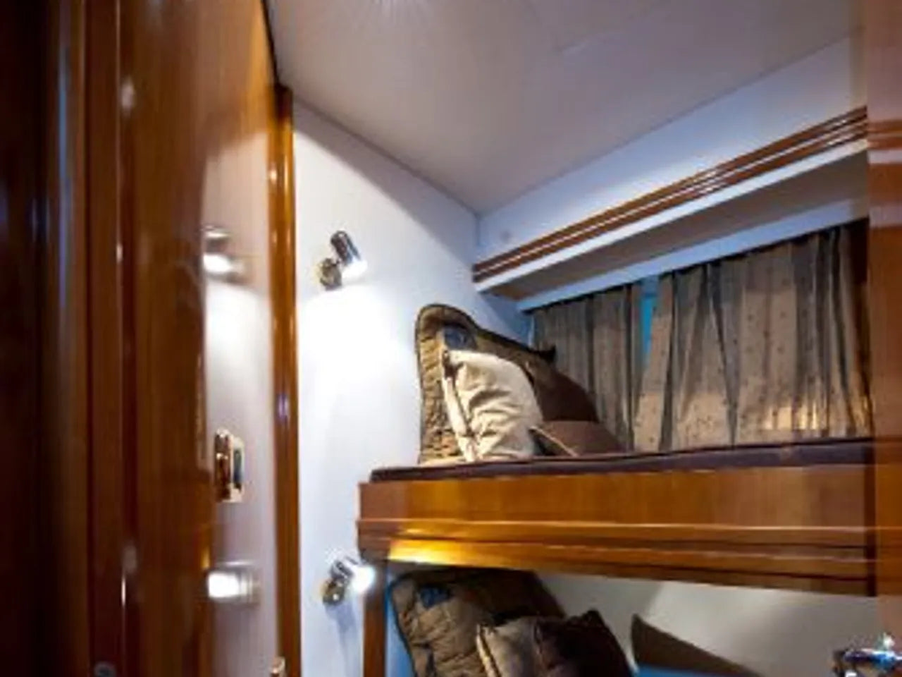 2001 CARVER 530 VOYAGER PILOT HOUSE 53.0 feet, Oakdale, NY #5