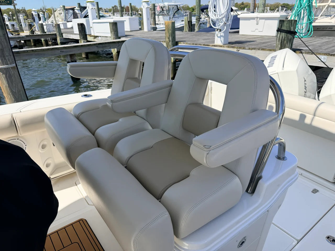 2022 Boston Whaler 250 Outrage 25.0 feet, Oakdale, NY #17
